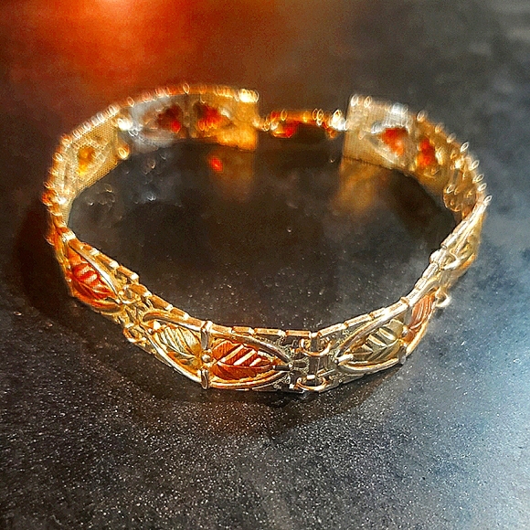 Jewelry - 12k Gold Filled Sterling bracelet (Leaf design)